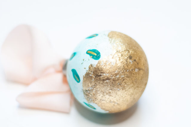 boule de noel, decoration fait main. Christmas decoration, hand made.